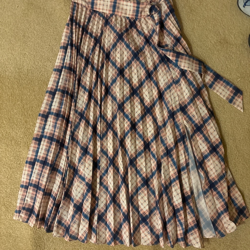 Top shop pleated skirt size US4, UK8